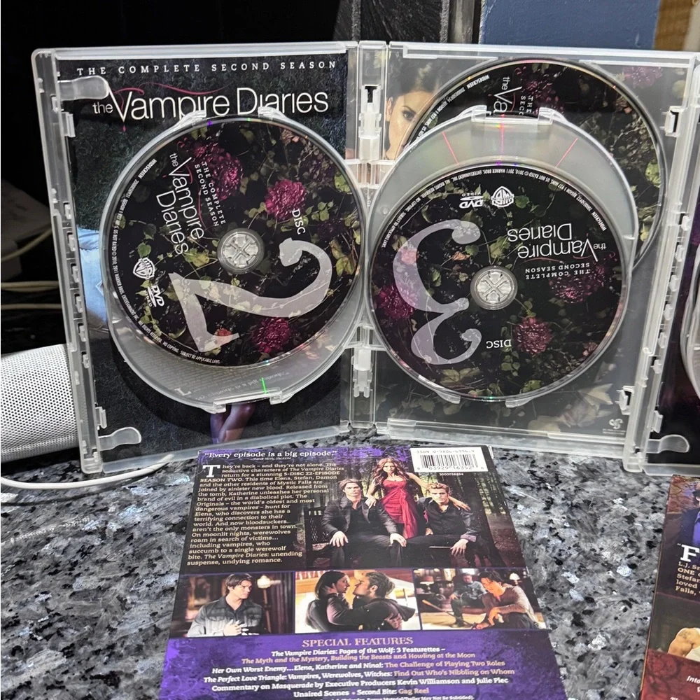 🩸✨ The Vampire Diaries – Complete Seasons 1 & 2 DVD Set ✨🩸 - Picture 8 of 16
